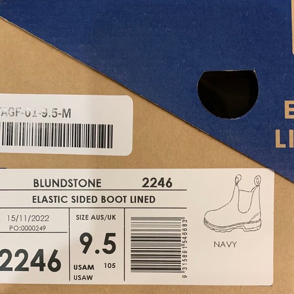 Blundstone 2246 Chelsea Boots - Leather, Men US Size 10.5 **Navy Color